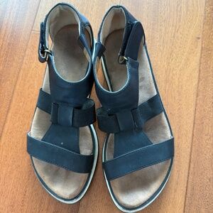 Adrienne Vittadini Mabelle Sandals 7.5 Black